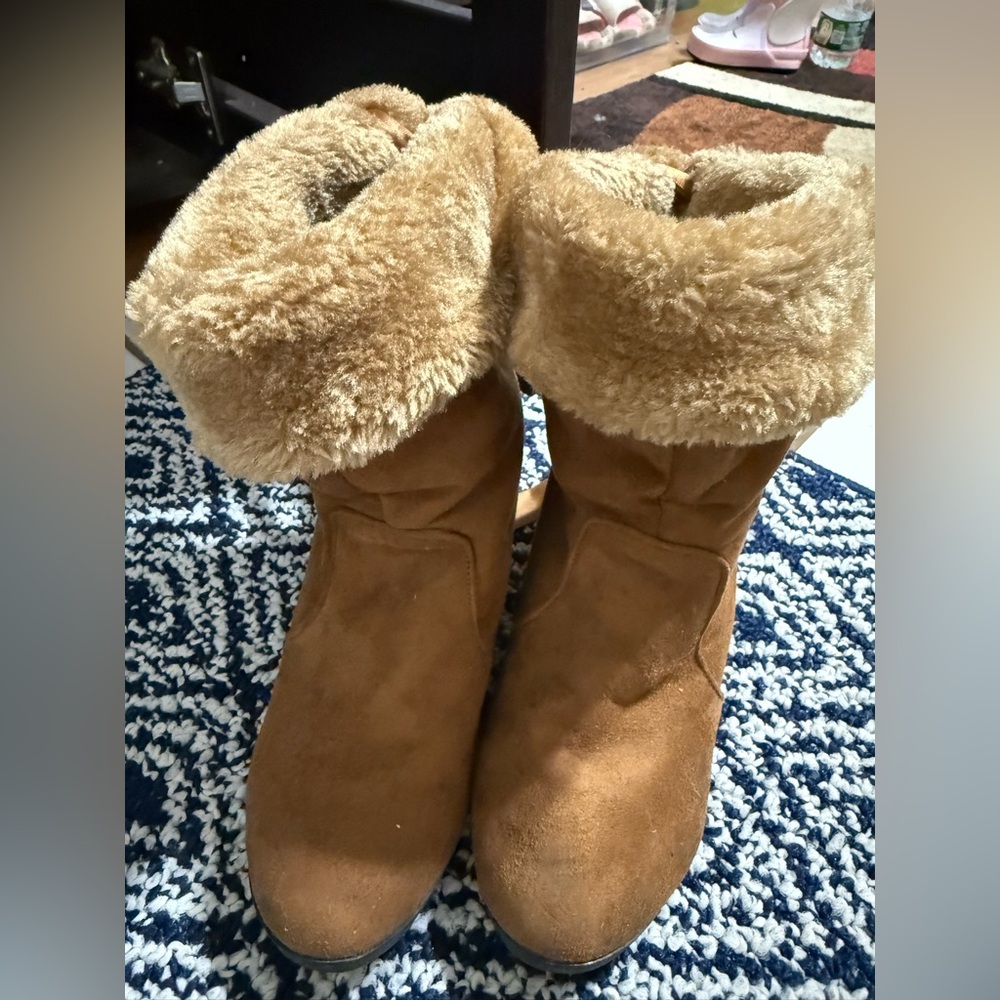 brown boots.